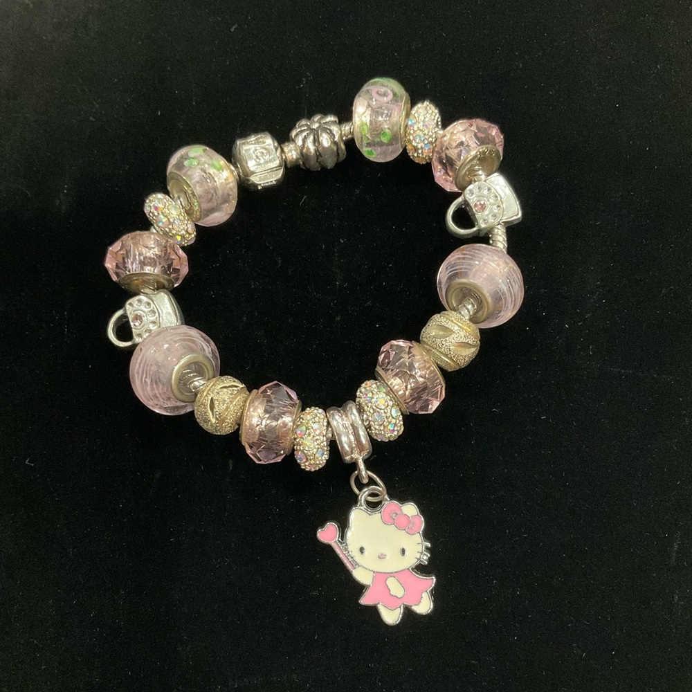 HELLO KITTY FAIRY GLASS BEAD‎ AND CHARM BRACELET